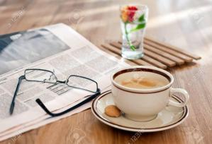Cafe et journal du matin